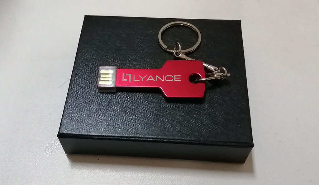 Clé USB LYANCE avec personnalisation Laser