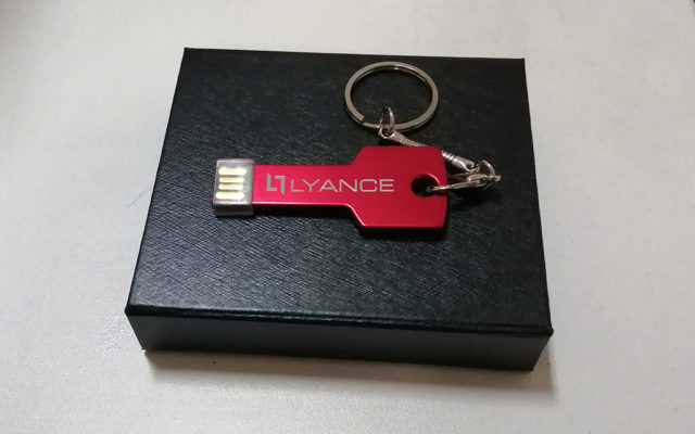 Clé USB LYANCE avec personnalisation Laser